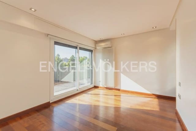 4 makuuhuone Asunto myytävänä paikassa Centro, Castelló de la Plana mukana 
autotalli - 395 000 € (Ref: 9897900)