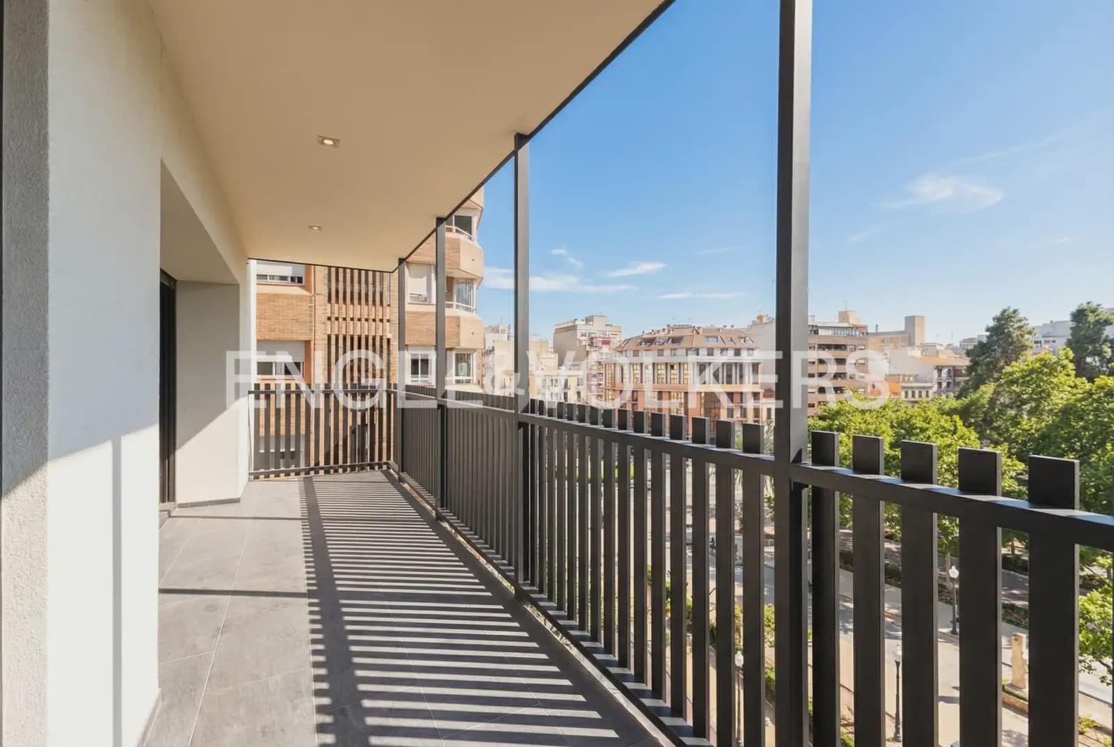 4 sovrum Lägenhet till salu i Castello de la Plana med garage - 395 000 € (Ref: 9897900)