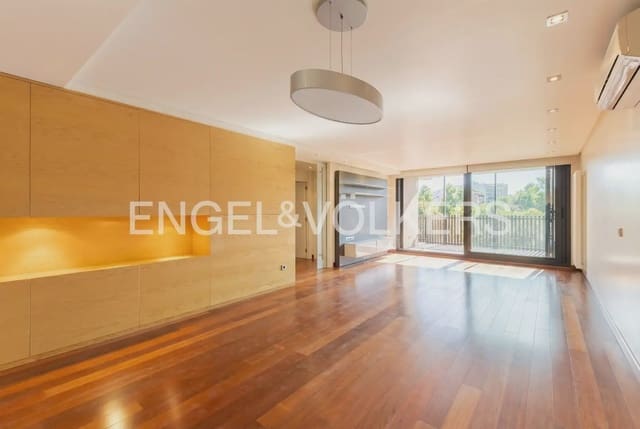 4 makuuhuone Asunto myytävänä paikassa Centro, Castelló de la Plana mukana 
autotalli - 395 000 € (Ref: 9897900)