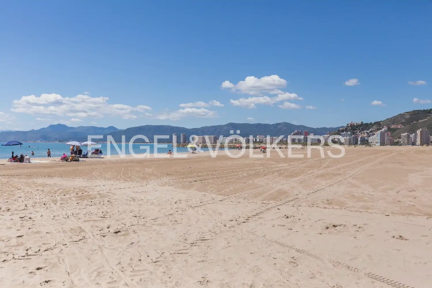 3 bedroom Flat for rent in Cullera with garage - € 1,800 (Ref: 9897906)