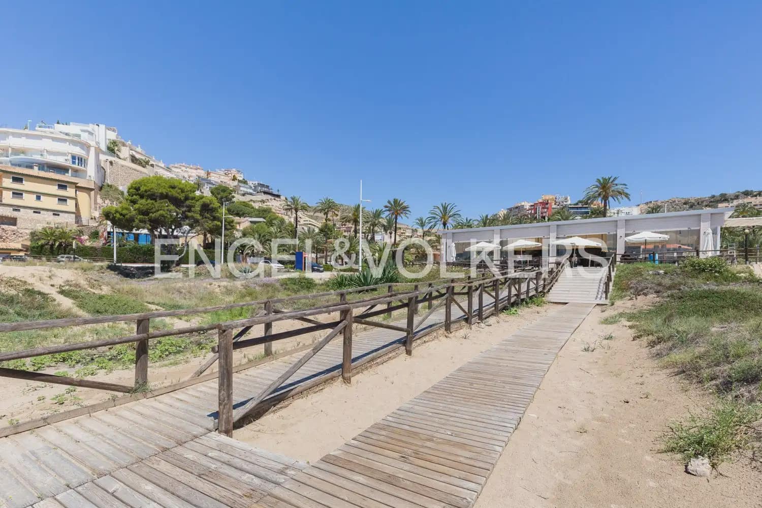 3 bedroom Flat for rent in Cullera with garage - € 1,800 (Ref: 9897906)