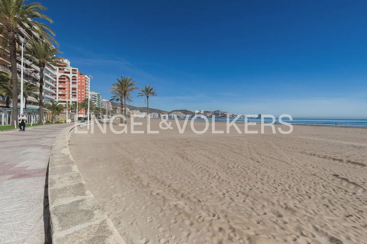 3 bedroom Flat for rent in Cullera with garage - € 1,800 (Ref: 9897906)