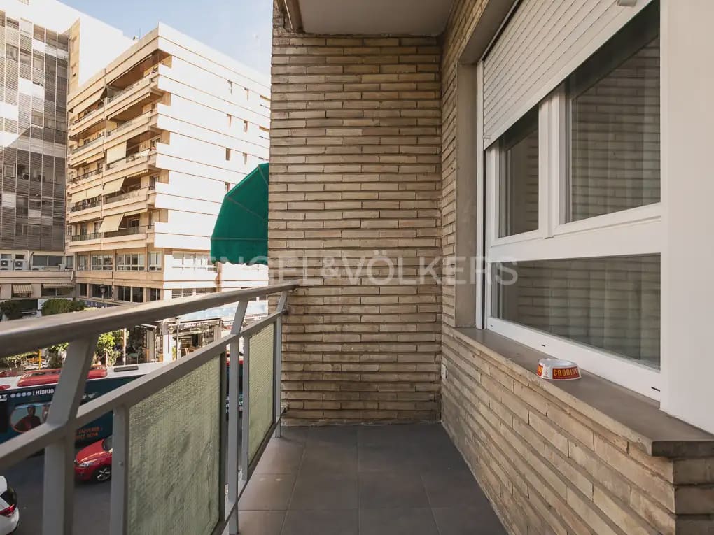 3 sypialnia Mieszkanie do wynajęcia w Miasto Walencja - 2 000 € (Ref: 9897908)