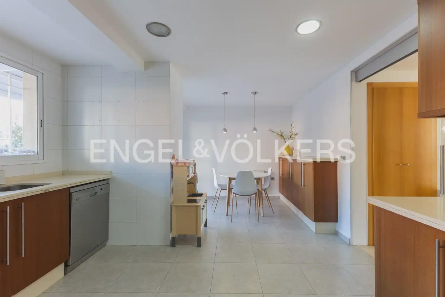 3 bedroom Flat for sale in Valencia city with garage - € 599,000 (Ref: 9897909)