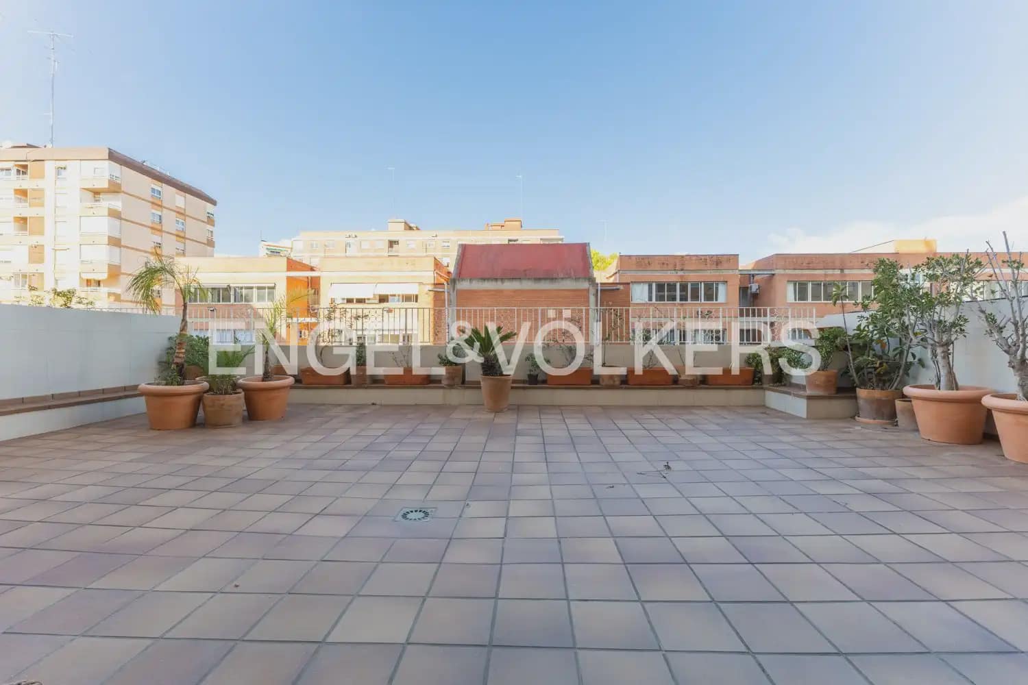 3 bedroom Flat for sale in Valencia city with garage - € 599,000 (Ref: 9897909)