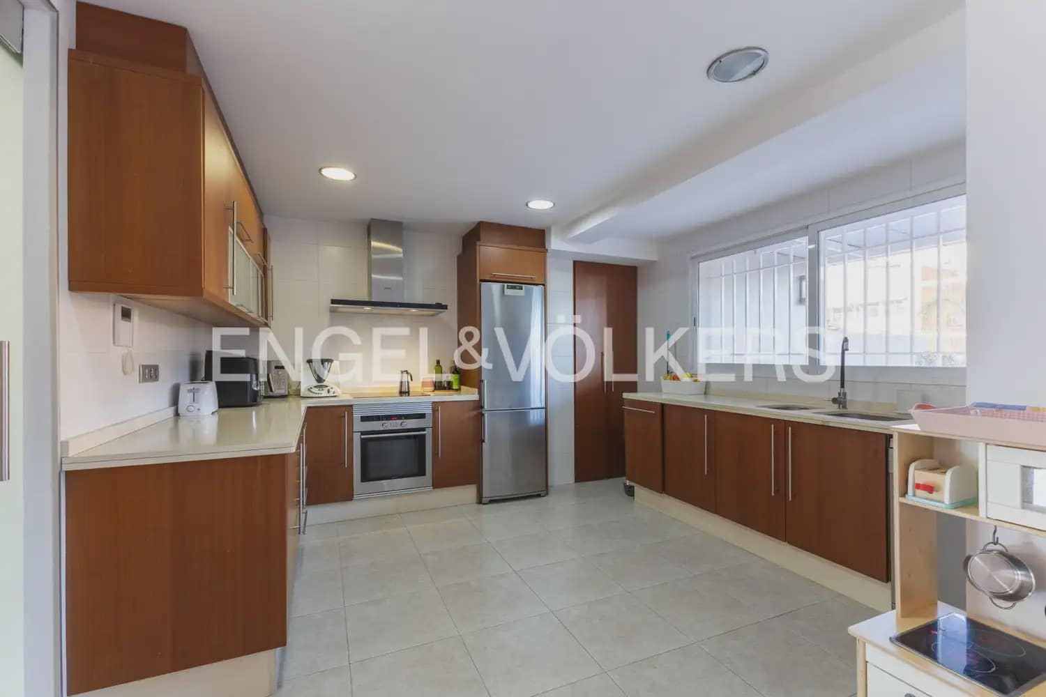 3 bedroom Flat for sale in Valencia city with garage - € 599,000 (Ref: 9897909)