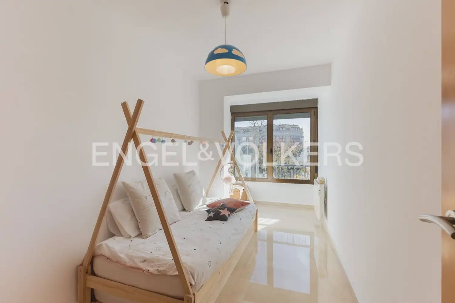 3 bedroom Flat for sale in Valencia city with garage - € 599,000 (Ref: 9897909)