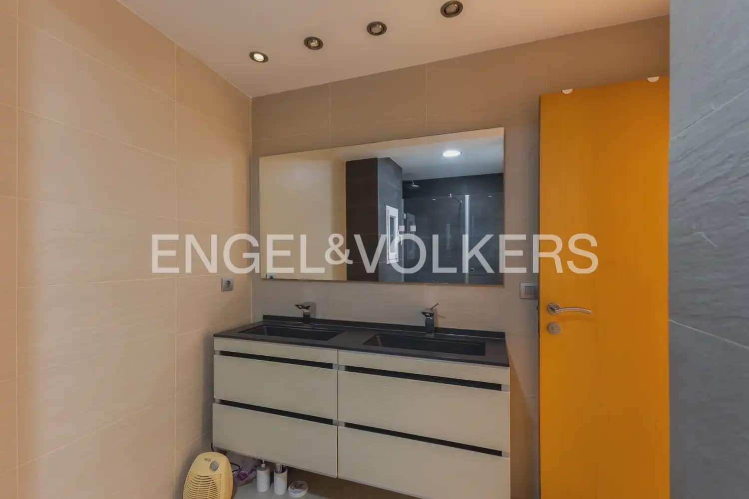 3 bedroom Flat for sale in Valencia city with garage - € 599,000 (Ref: 9897909)