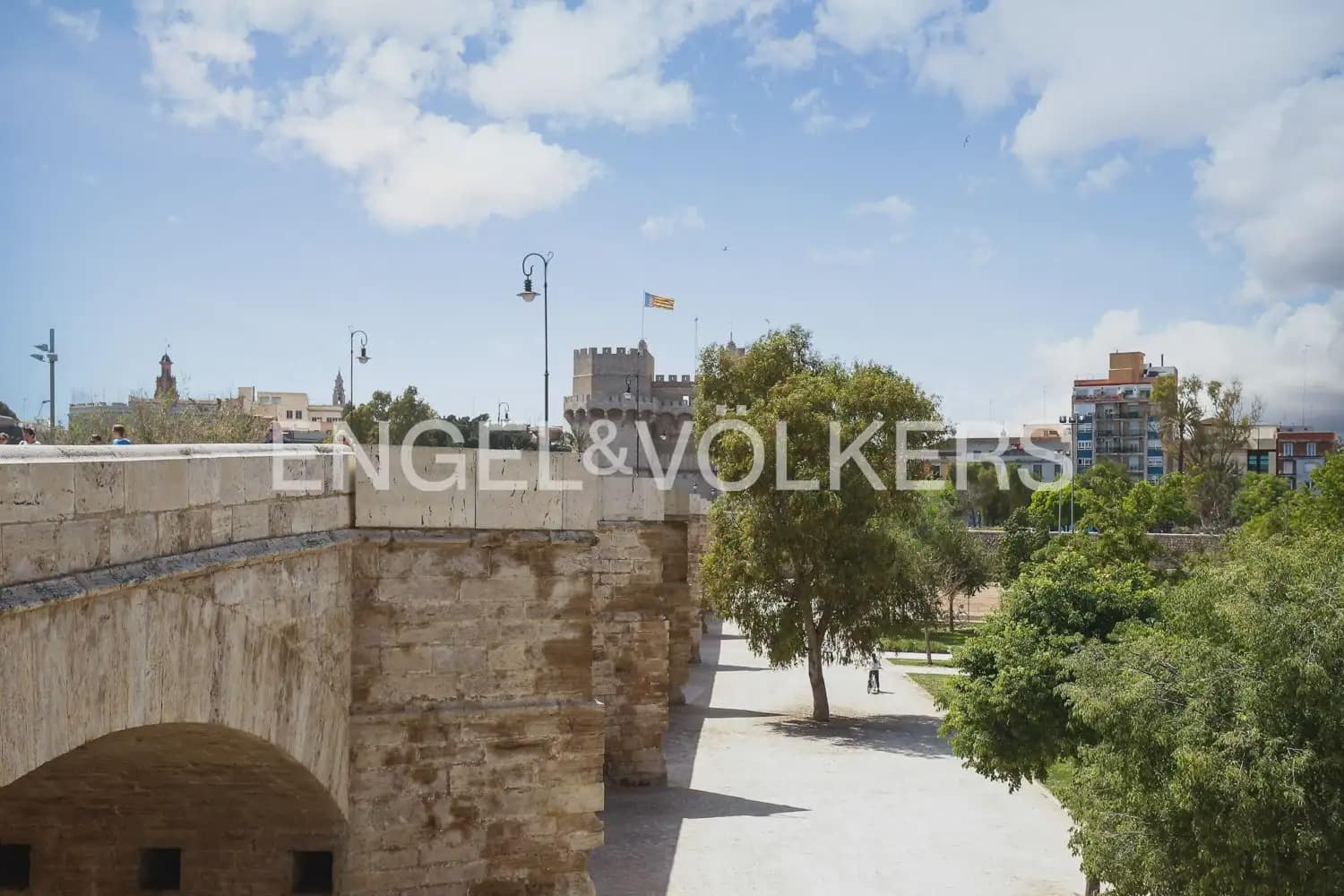 3 bedroom Flat for sale in Valencia city with garage - € 599,000 (Ref: 9897909)