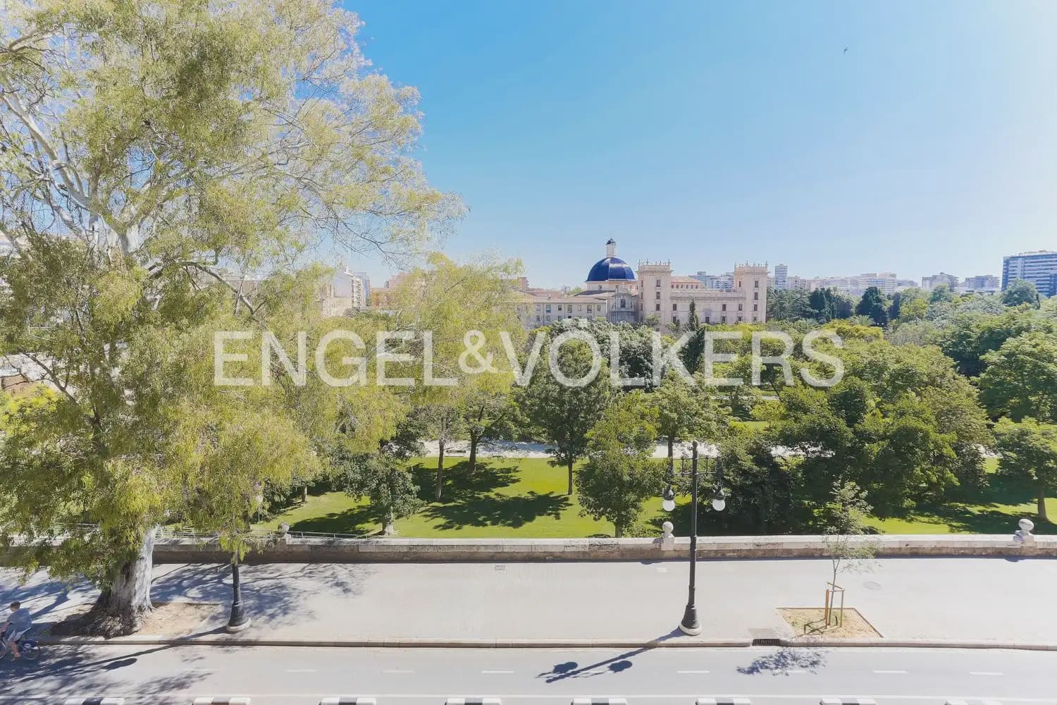 3 bedroom Flat for sale in Valencia city with garage - € 599,000 (Ref: 9897909)