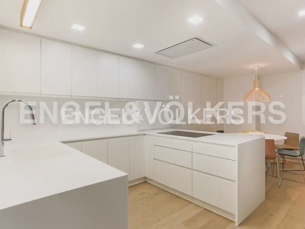4 makuuhuone Asunto vuokrattavana paikassa Valencia kaupunki - 4 500 € (Ref: 9897913)