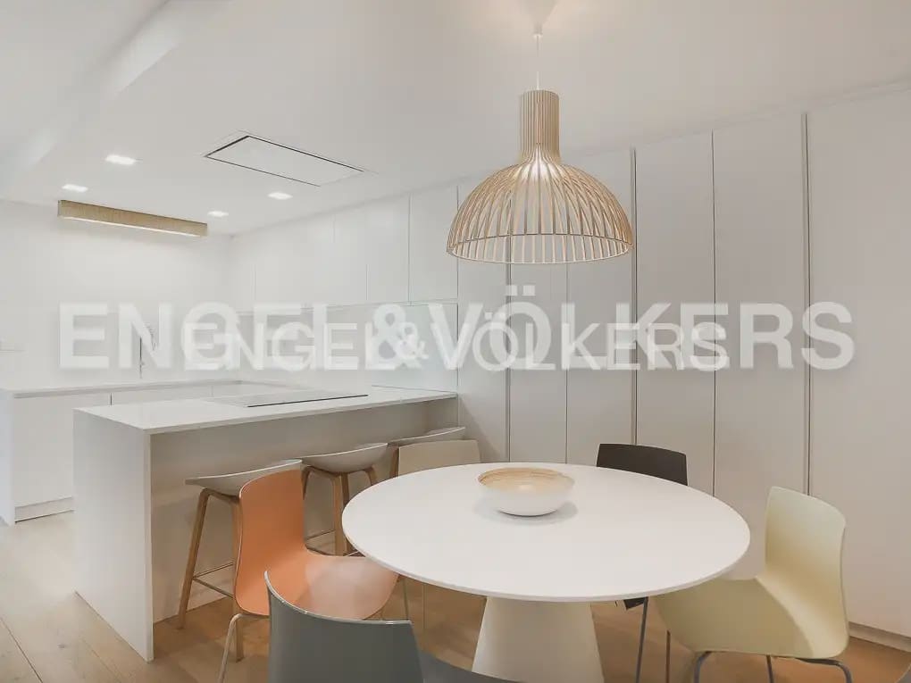4 makuuhuone Asunto vuokrattavana paikassa Valencia kaupunki - 4 500 € (Ref: 9897913)