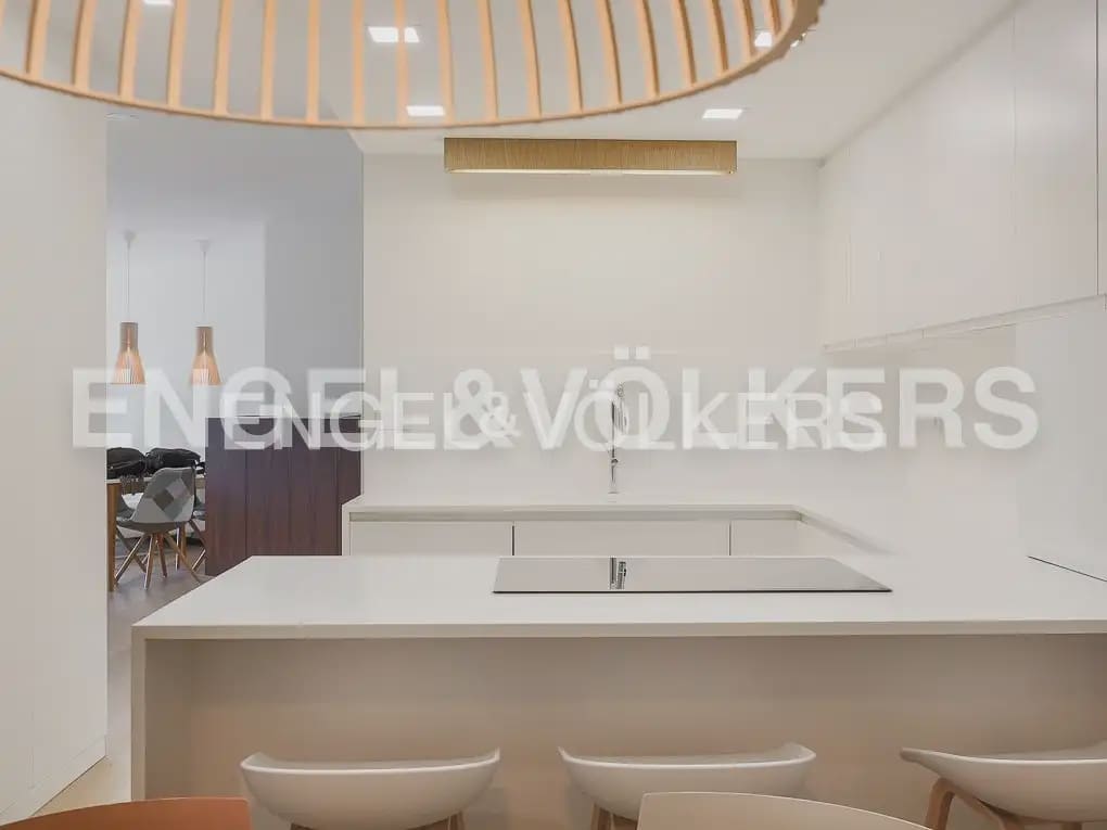 4 makuuhuone Asunto vuokrattavana paikassa Valencia kaupunki - 4 500 € (Ref: 9897913)