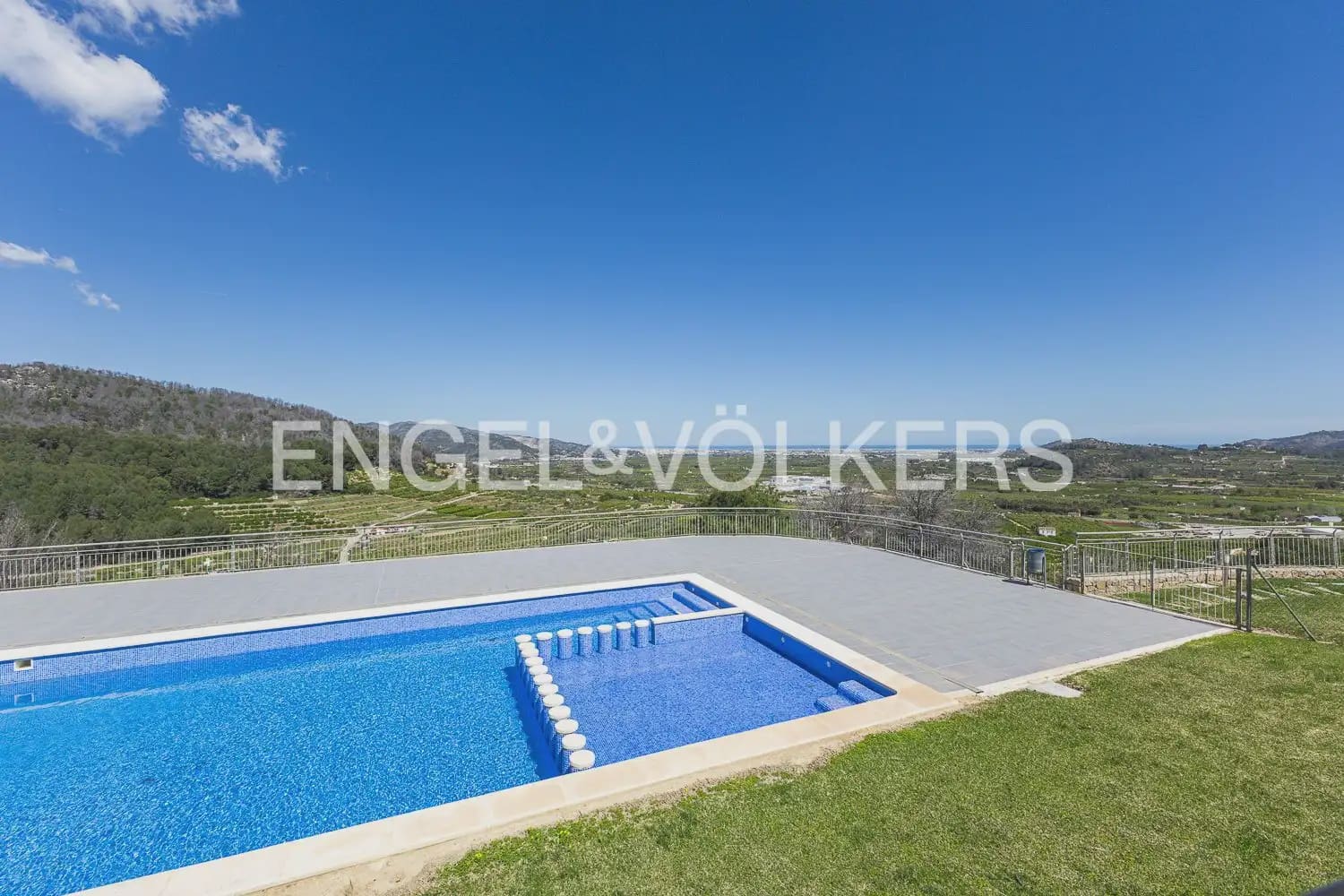 3 bedroom Flat for sale in Ador with pool garage - € 284,900 (Ref: 9897919)
