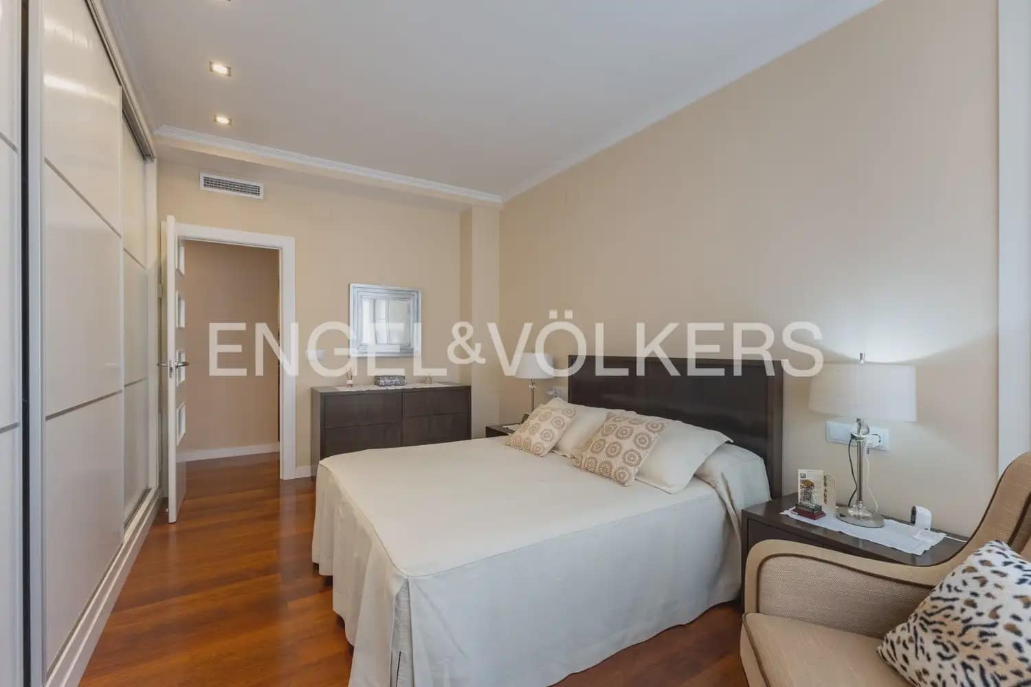 4 slaapkamer Flat te koop in Valencia stad - € 850.000 (Ref: 9897920)