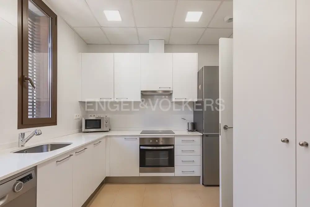 3 sovrum Lägenhet att hyra i Valencia stad med garage - 2 650 € (Ref: 9897921)