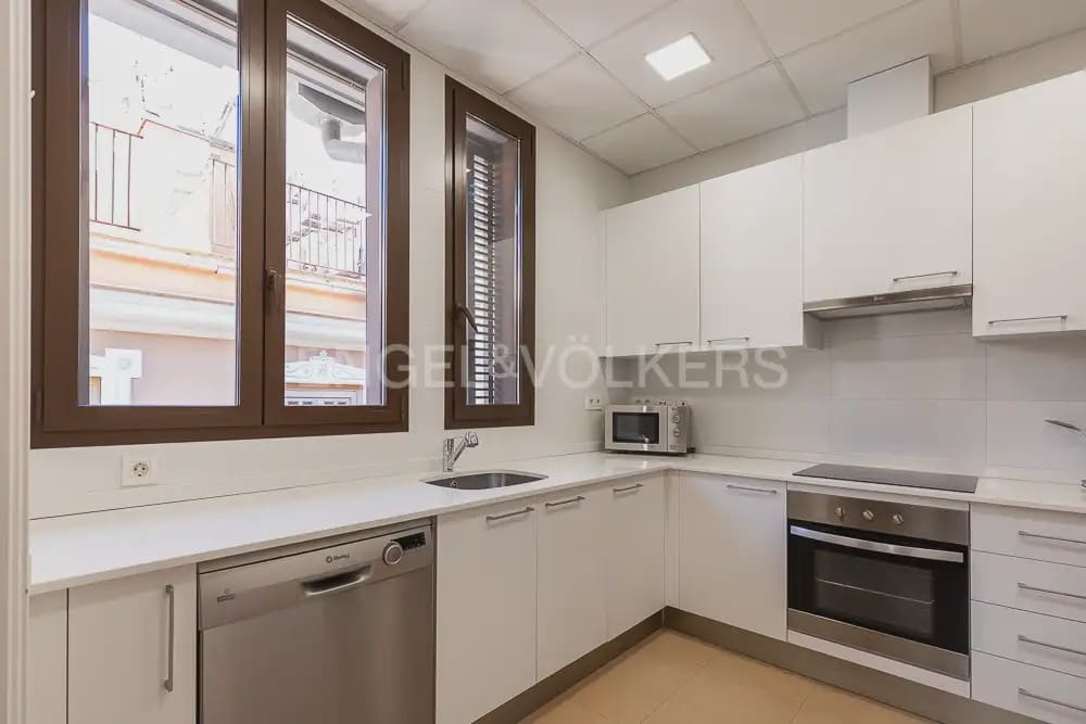 3 sovrum Lägenhet att hyra i Valencia stad med garage - 2 650 € (Ref: 9897921)