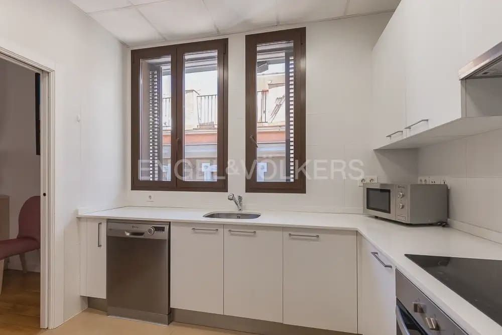 3 sovrum Lägenhet att hyra i Valencia stad med garage - 2 650 € (Ref: 9897921)