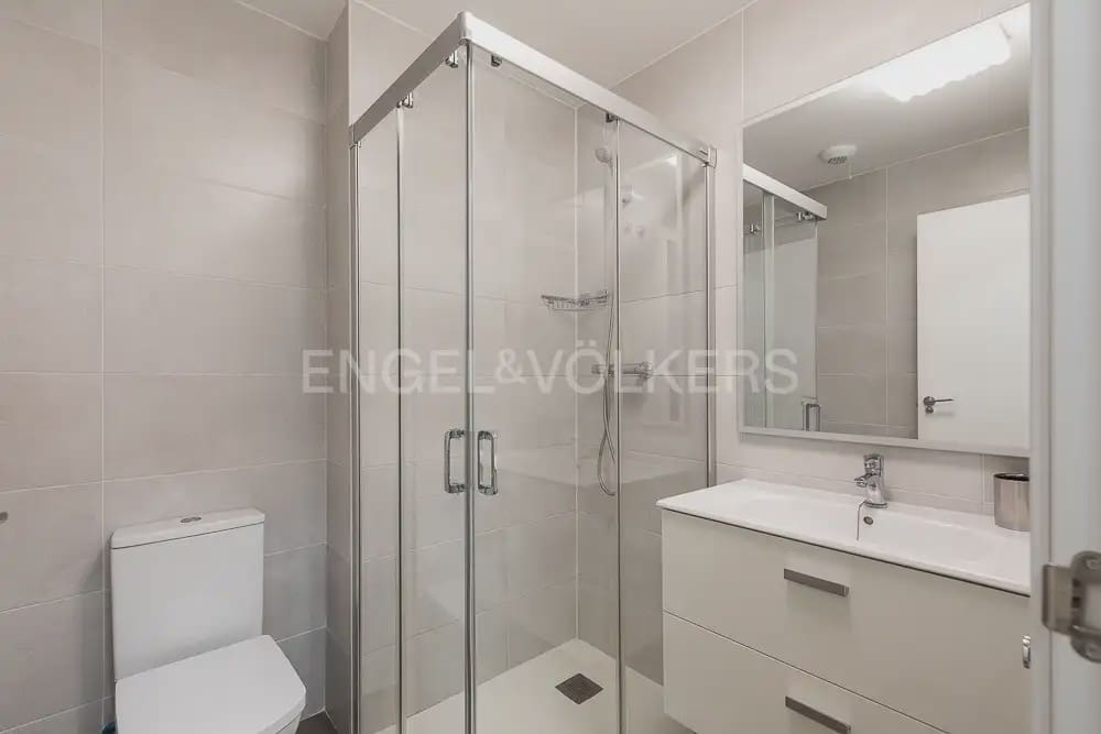 3 sovrum Lägenhet att hyra i Valencia stad med garage - 2 650 € (Ref: 9897921)