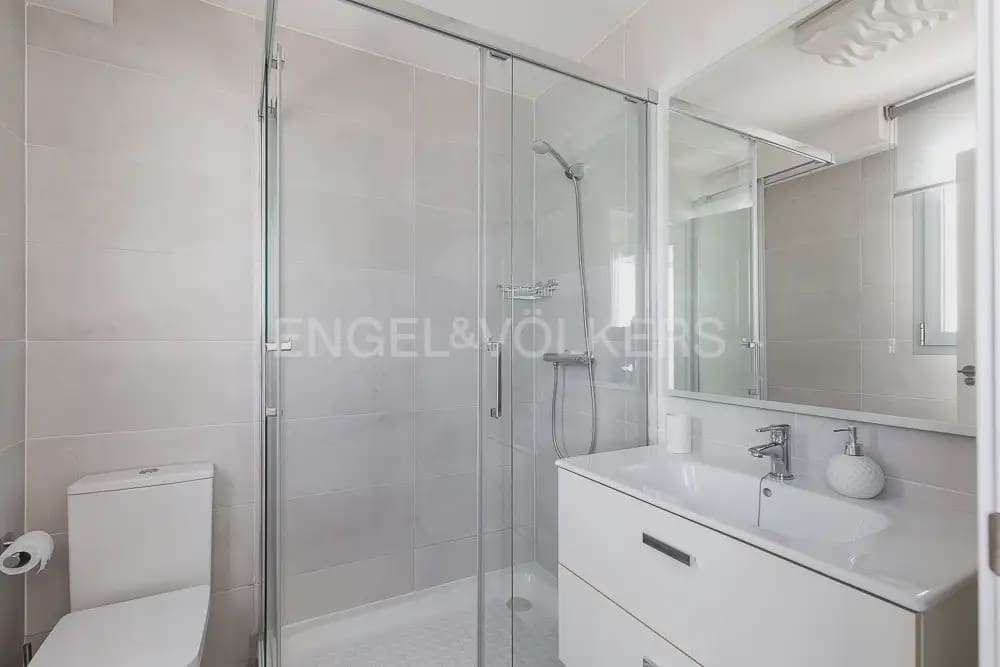 3 sovrum Lägenhet att hyra i Valencia stad med garage - 2 650 € (Ref: 9897921)