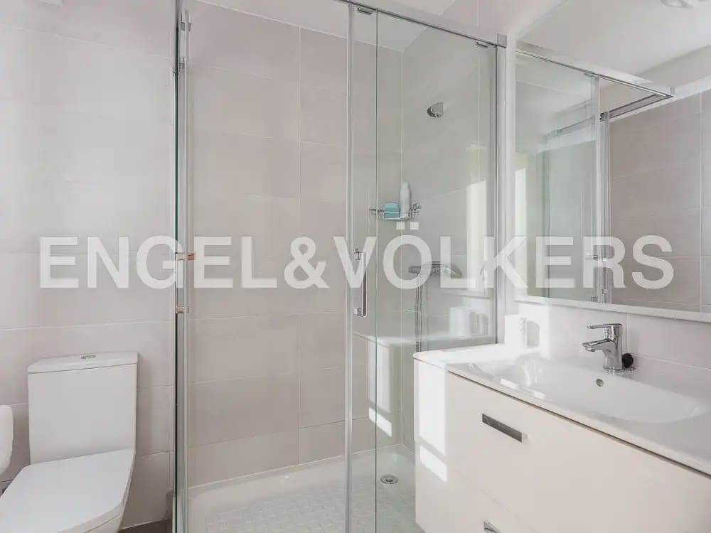 3 sovrum Lägenhet att hyra i Valencia stad med garage - 2 650 € (Ref: 9897921)