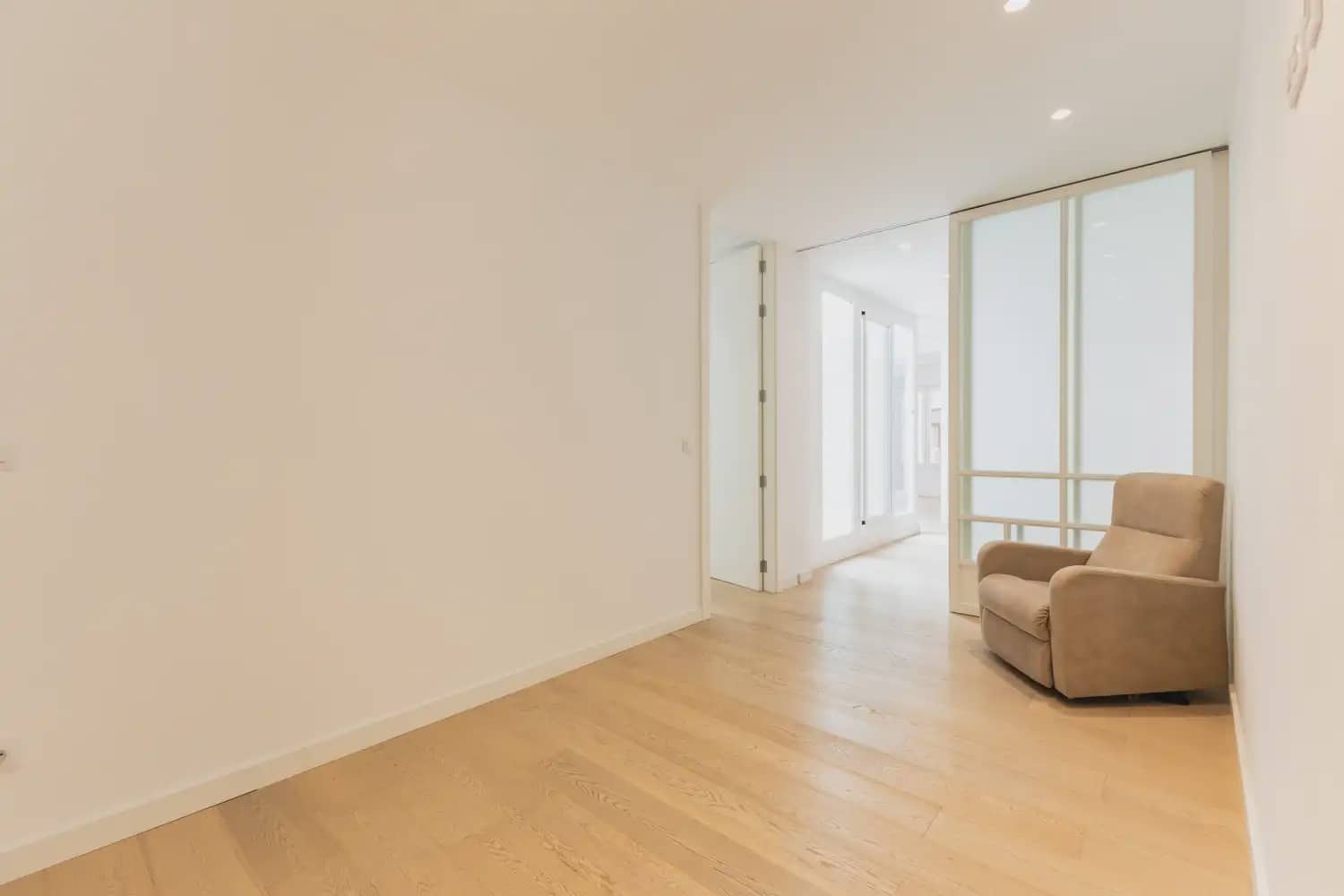 3 sovrum Lägenhet att hyra i Valencia stad - 2 600 € (Ref: 9897923)