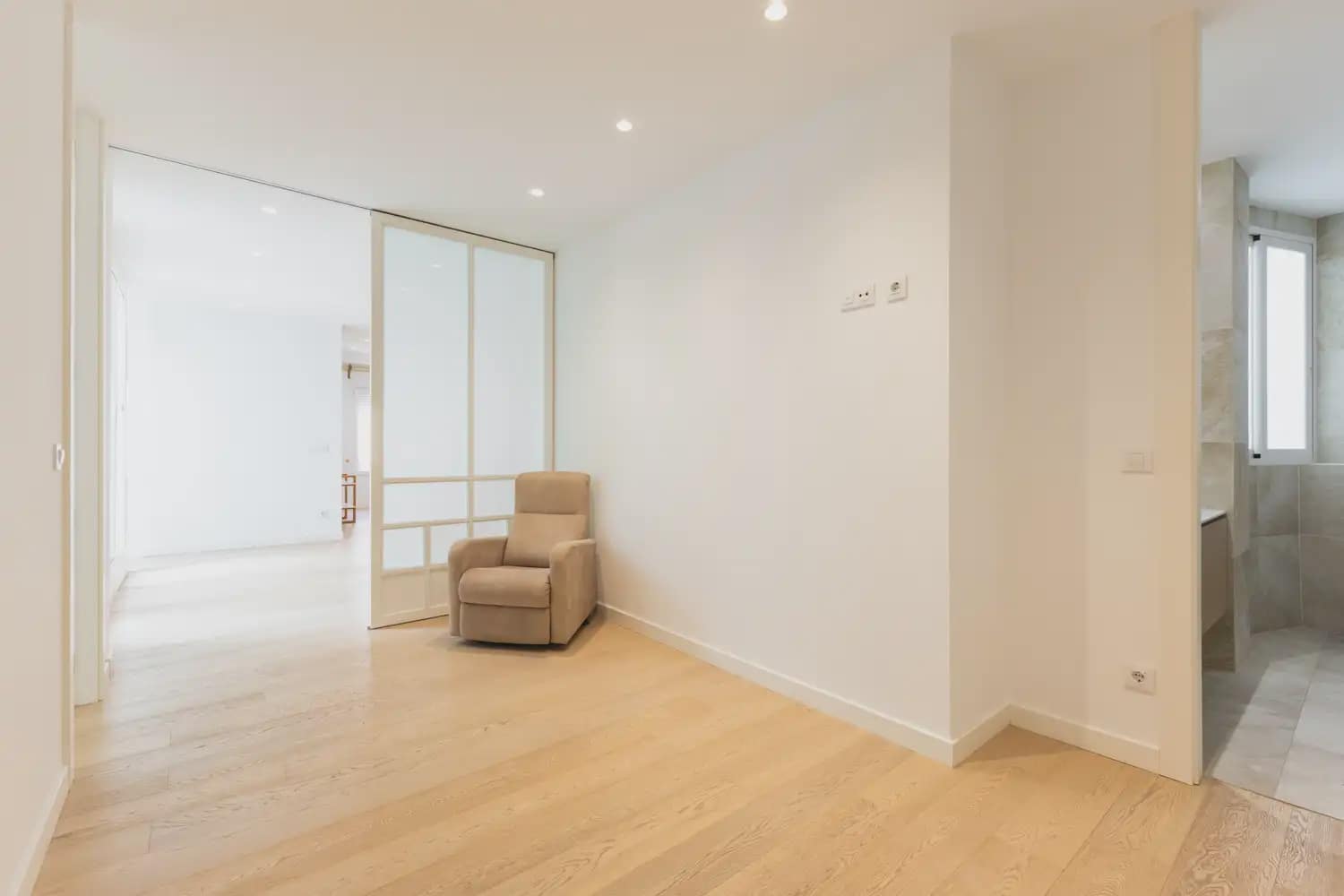 3 sovrum Lägenhet att hyra i Valencia stad - 2 600 € (Ref: 9897923)