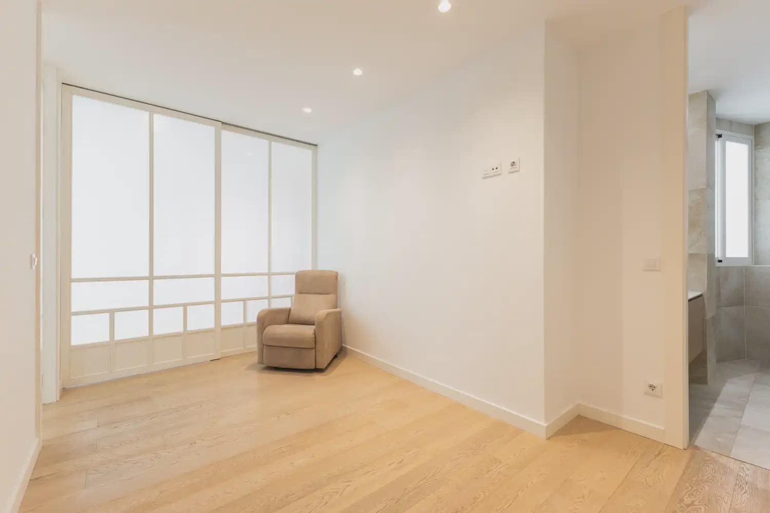 3 sovrum Lägenhet att hyra i Valencia stad - 2 600 € (Ref: 9897923)