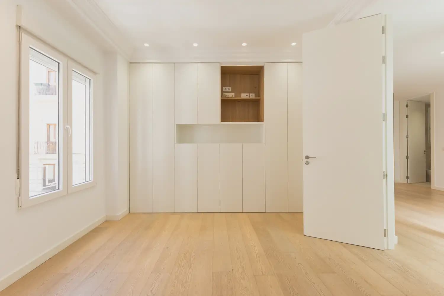 3 sovrum Lägenhet att hyra i Valencia stad - 2 600 € (Ref: 9897923)