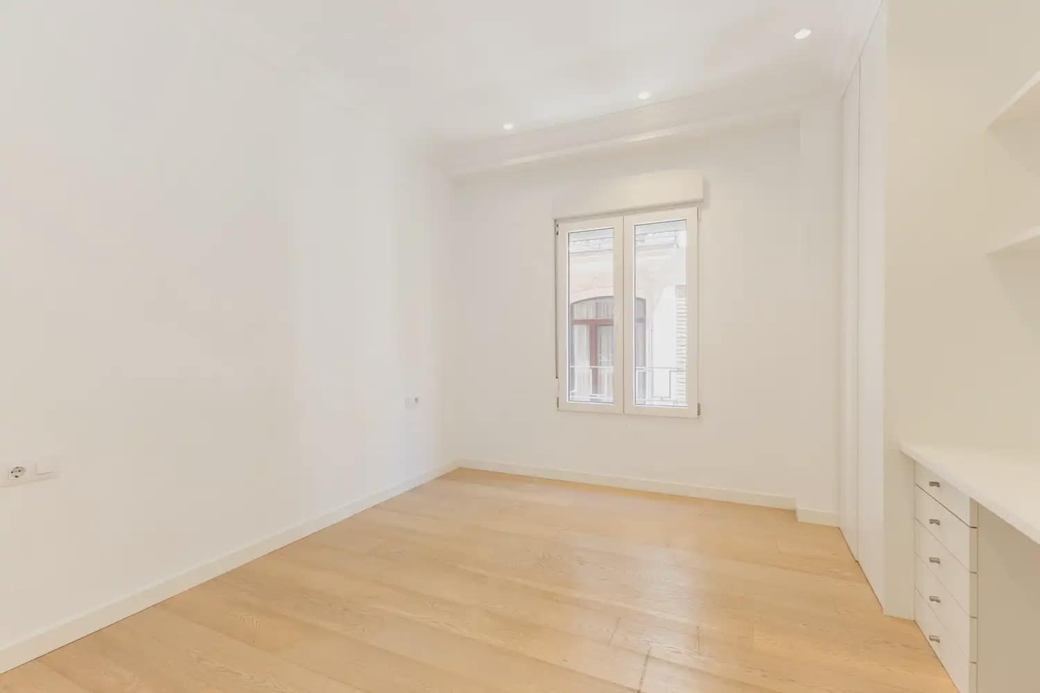 3 sovrum Lägenhet att hyra i Valencia stad - 2 600 € (Ref: 9897923)