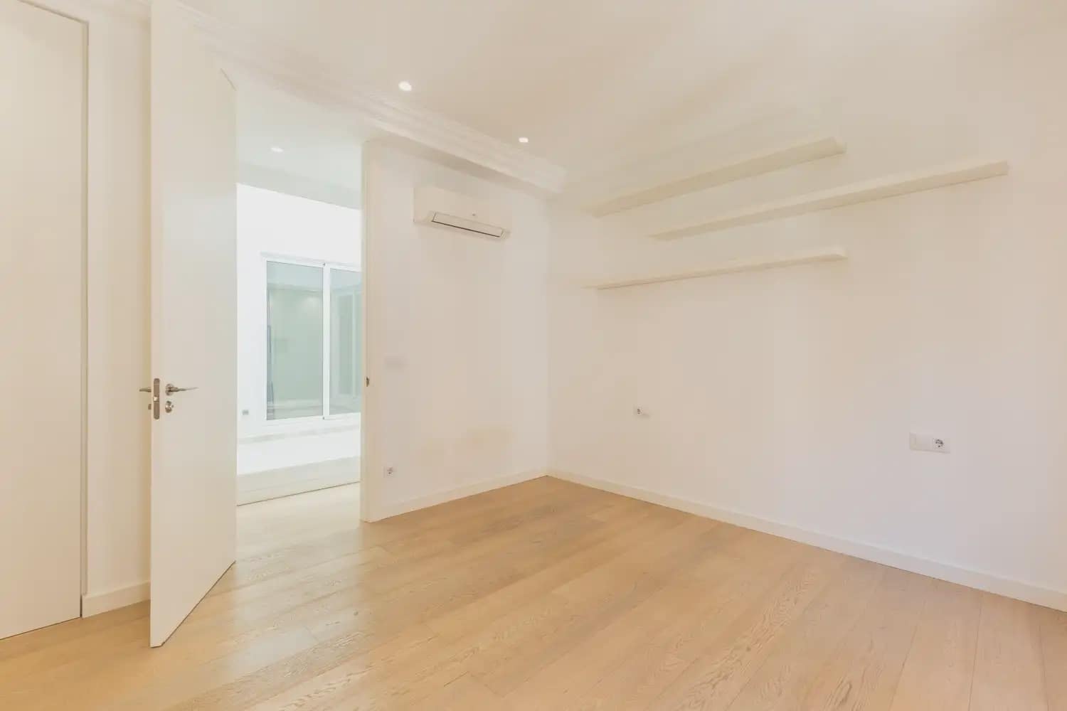 3 sovrum Lägenhet att hyra i Valencia stad - 2 600 € (Ref: 9897923)