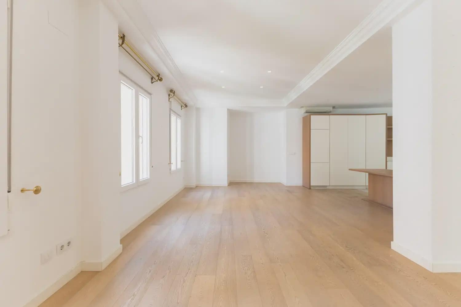 3 sovrum Lägenhet att hyra i Valencia stad - 2 600 € (Ref: 9897923)