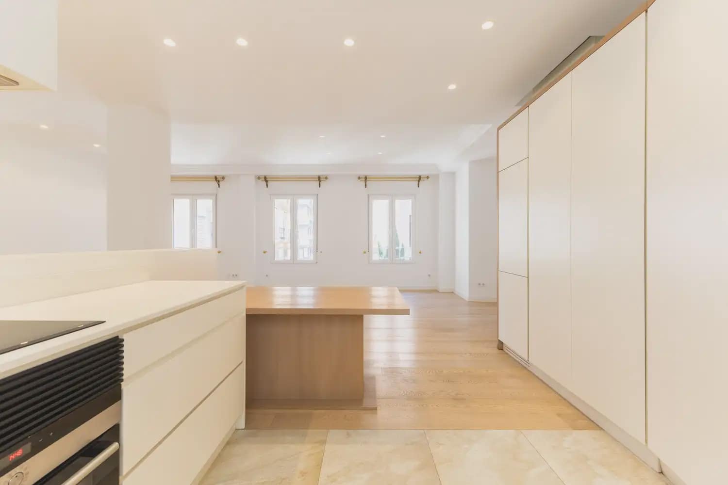 3 sovrum Lägenhet att hyra i Valencia stad - 2 600 € (Ref: 9897923)