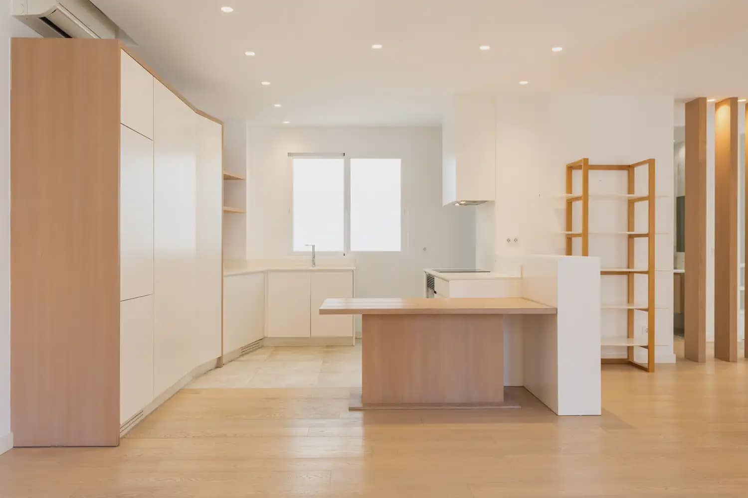 3 sovrum Lägenhet att hyra i Valencia stad - 2 600 € (Ref: 9897923)