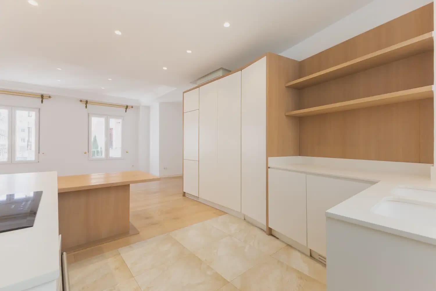 3 sovrum Lägenhet att hyra i Valencia stad - 2 600 € (Ref: 9897923)