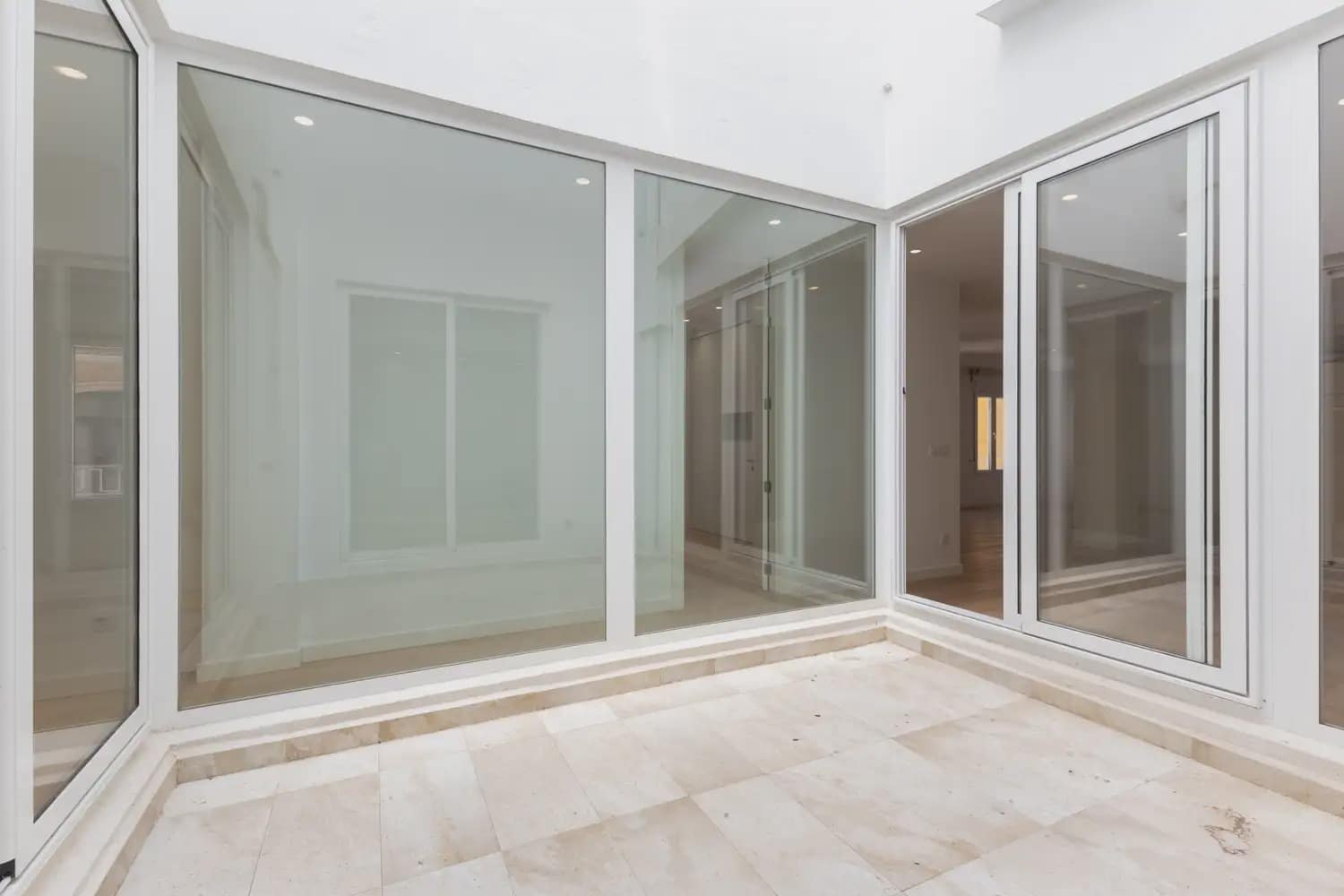 3 sovrum Lägenhet att hyra i Valencia stad - 2 600 € (Ref: 9897923)