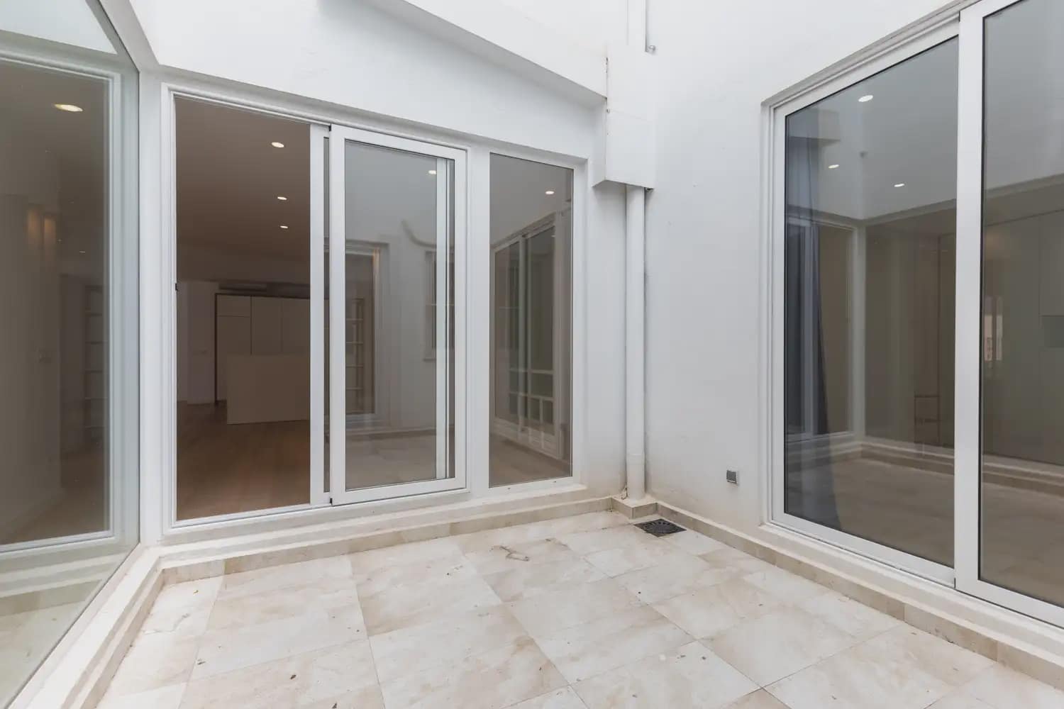 3 sovrum Lägenhet att hyra i Valencia stad - 2 600 € (Ref: 9897923)