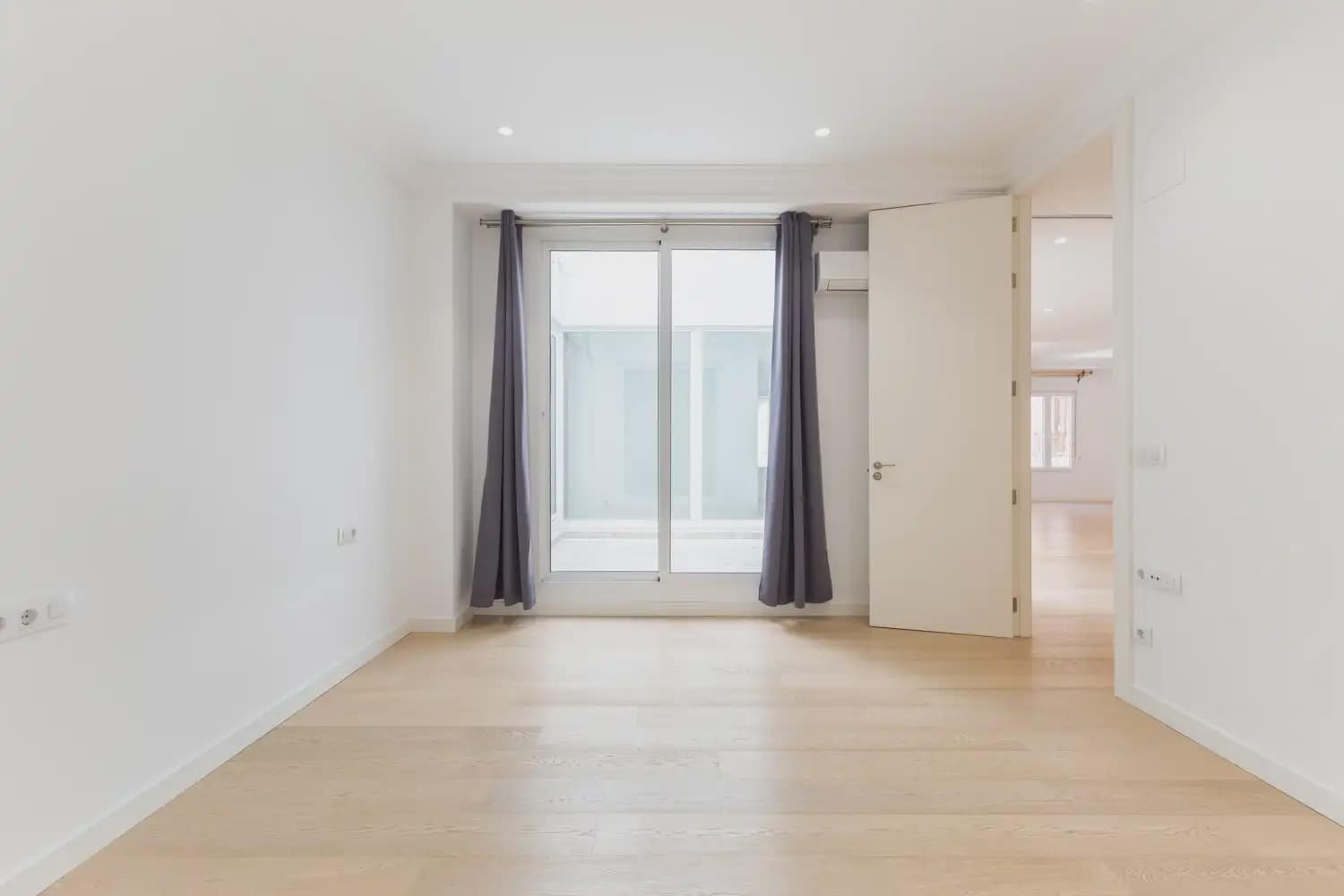 3 sovrum Lägenhet att hyra i Valencia stad - 2 600 € (Ref: 9897923)