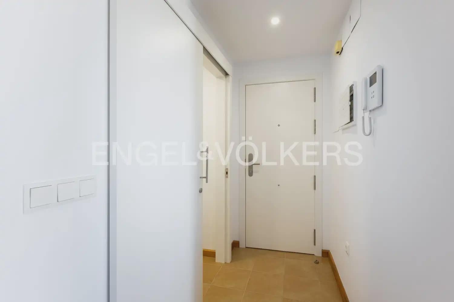 2 bedroom Penthouse for rent in Chovar - € 900 (Ref: 9897956)