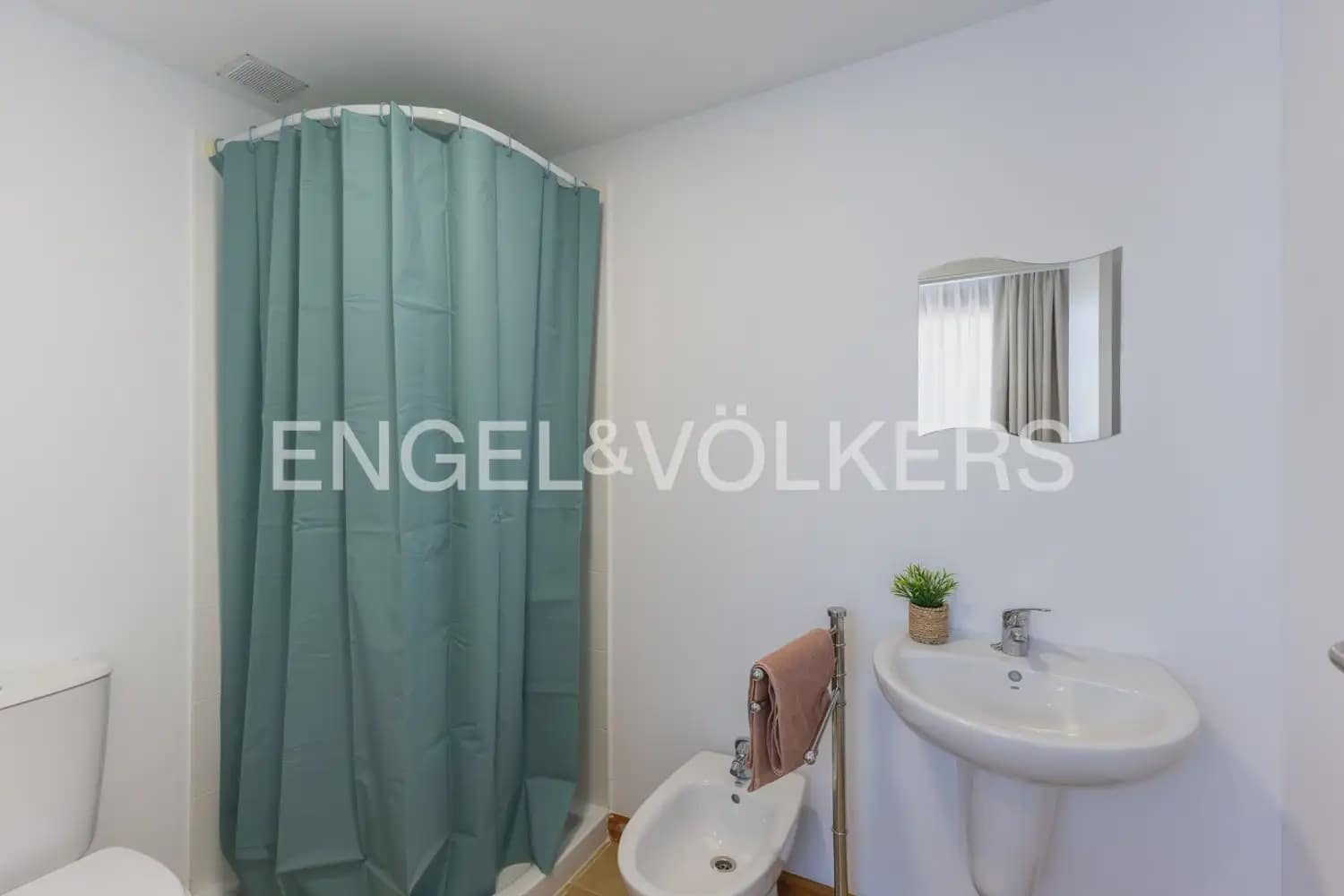2 bedroom Penthouse for rent in Chovar - € 900 (Ref: 9897956)