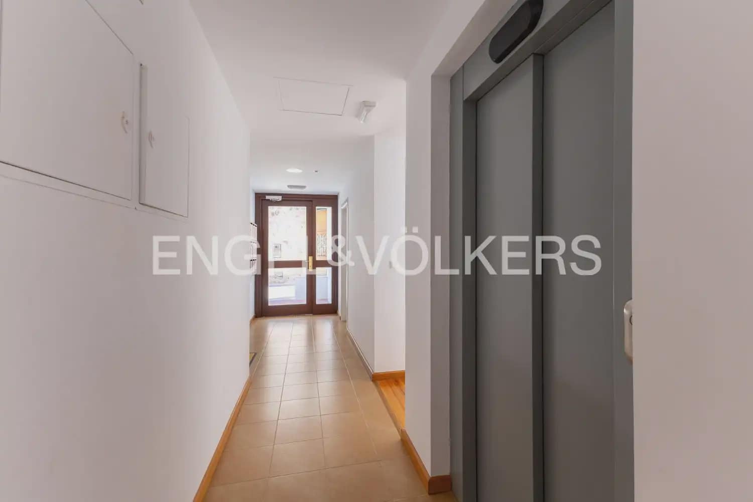 2 bedroom Penthouse for rent in Chovar - € 900 (Ref: 9897956)