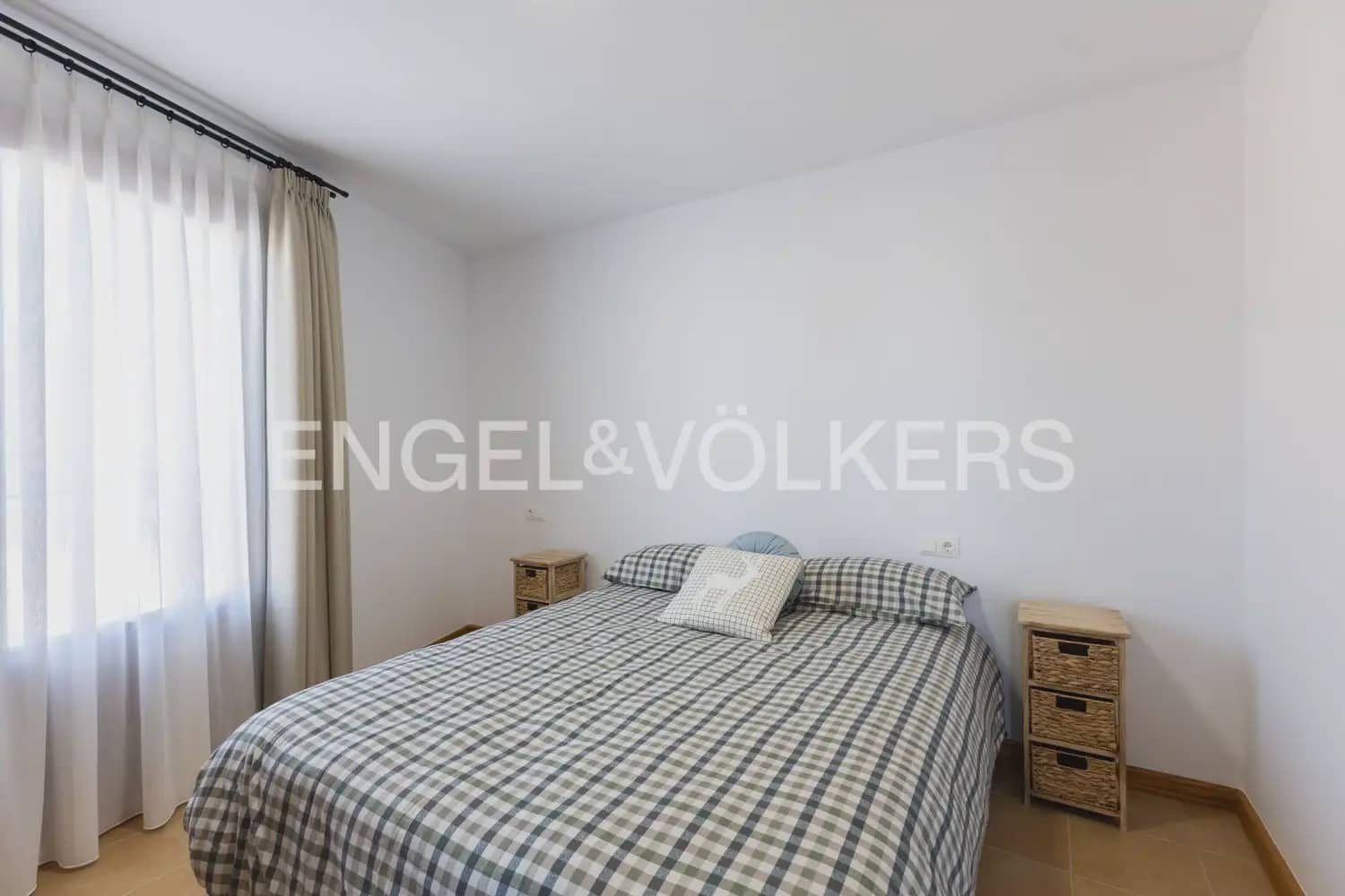2 bedroom Penthouse for rent in Chovar - € 900 (Ref: 9897956)