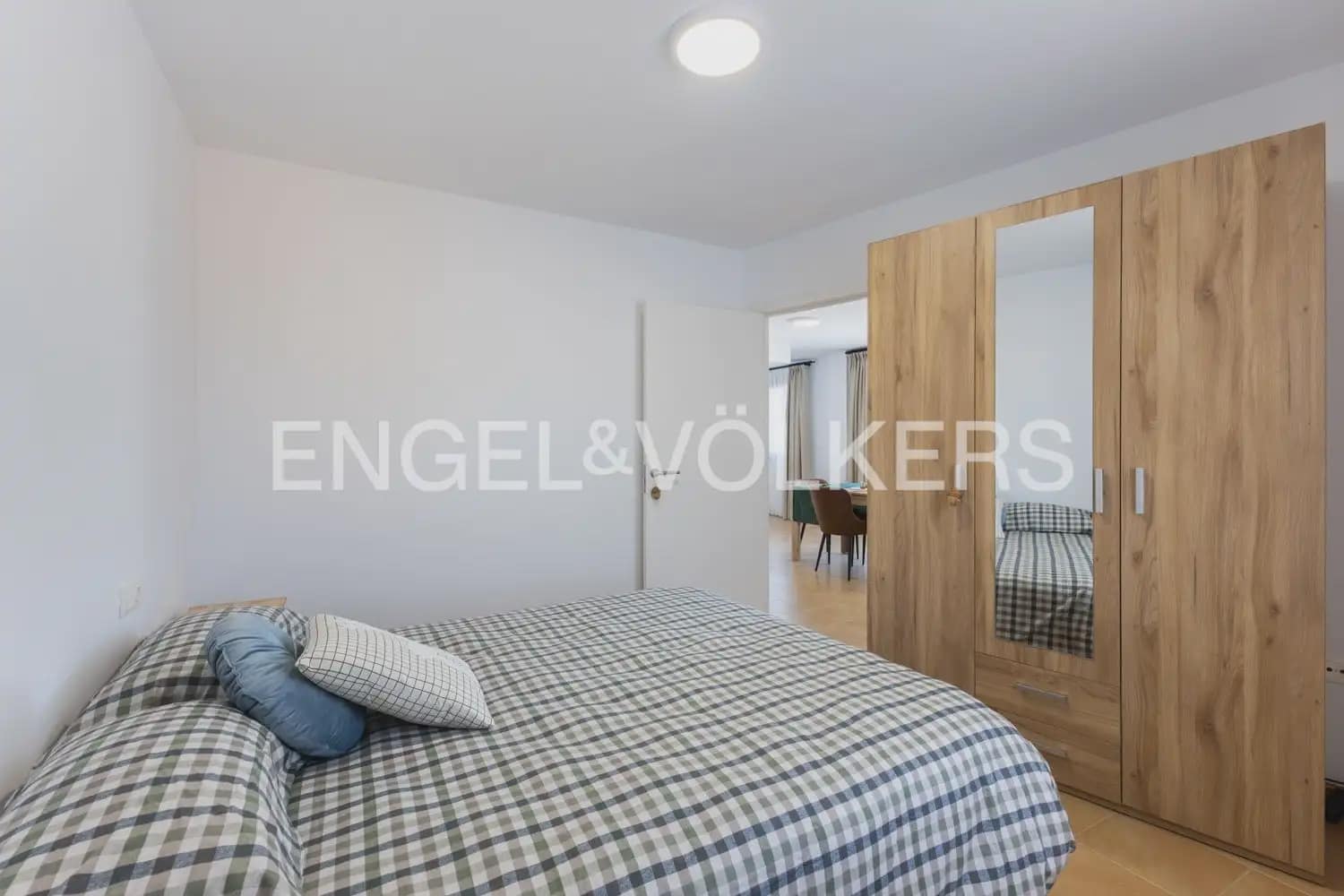 2 bedroom Penthouse for rent in Chovar - € 900 (Ref: 9897956)