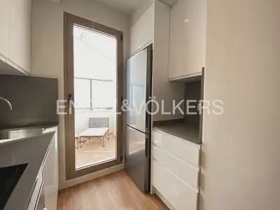 1 Zimmer Penthouse zu vermieten in Valencia Stadt mit Pool Garage - 1.800 € (Ref: 9897957)