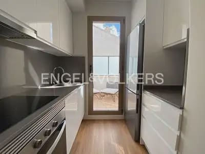1 Zimmer Penthouse zu vermieten in Valencia Stadt mit Pool Garage - 1.800 € (Ref: 9897957)