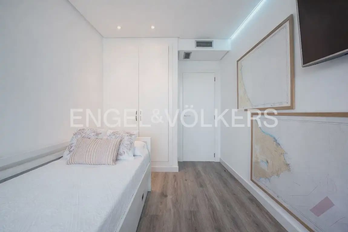 2 bedroom Penthouse for sale in Oliva with pool garage - € 420,000 (Ref: 9897959)