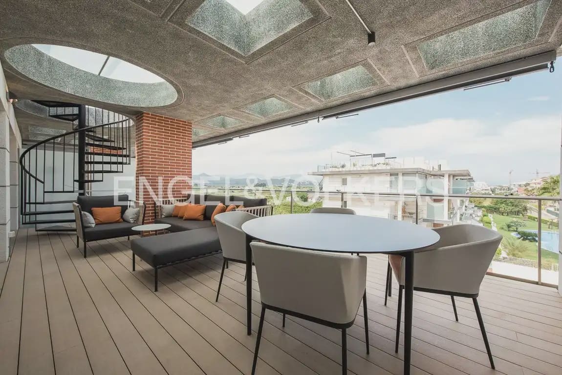 2 bedroom Penthouse for sale in Oliva with pool garage - € 420,000 (Ref: 9897959)