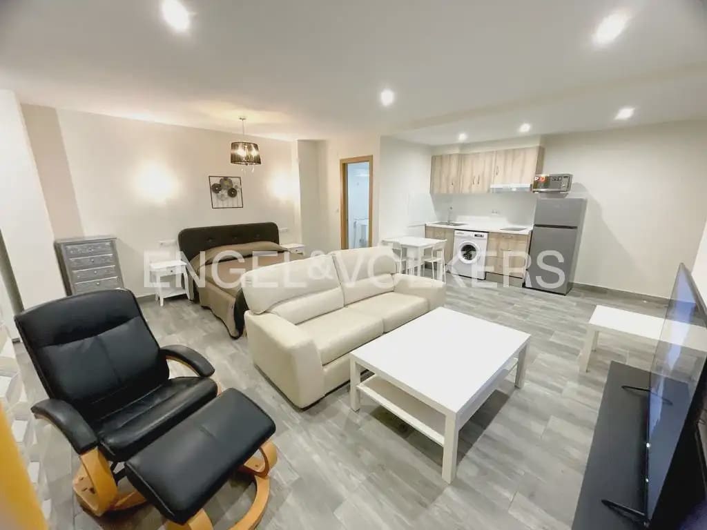 1 soveværelse Loft til leje i Valencia by - € 1.200 (Ref: 9897960)