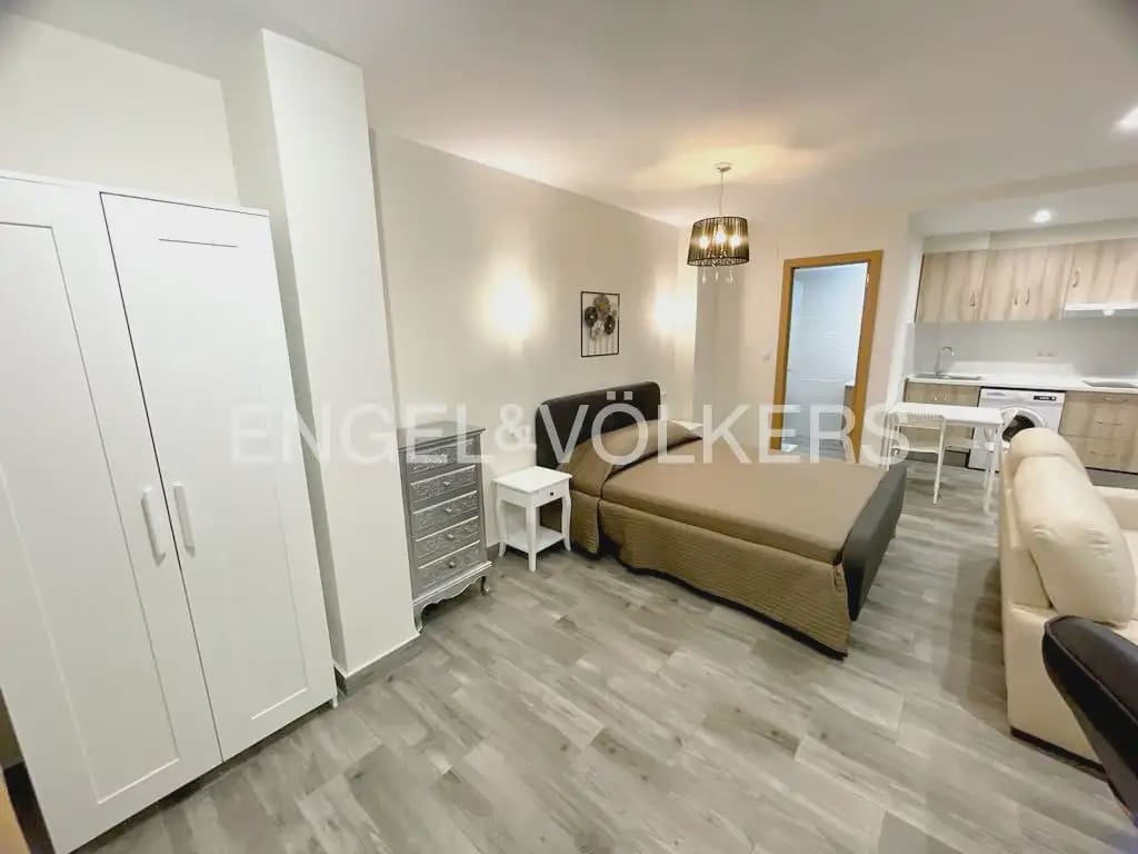 1 soveværelse Loft til leje i Valencia by - € 1.200 (Ref: 9897960)