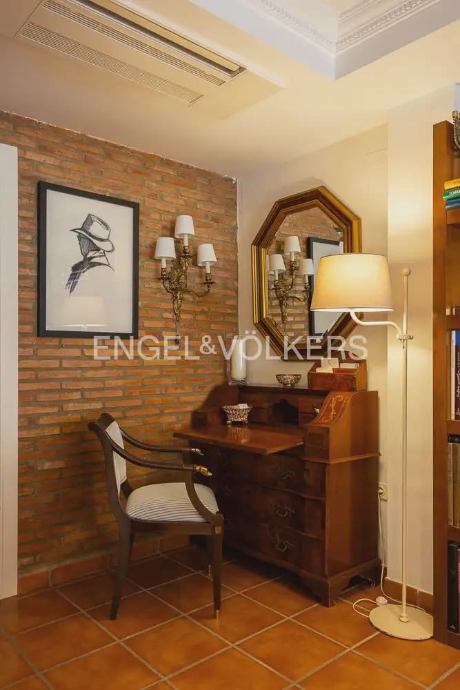5 bedroom Villa for sale in Torrent with pool garage - € 880,000 (Ref: 9897961)